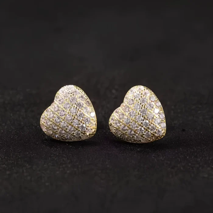 brinco coracao cravejado banhado a ouro 18k iridiz.com .br 1